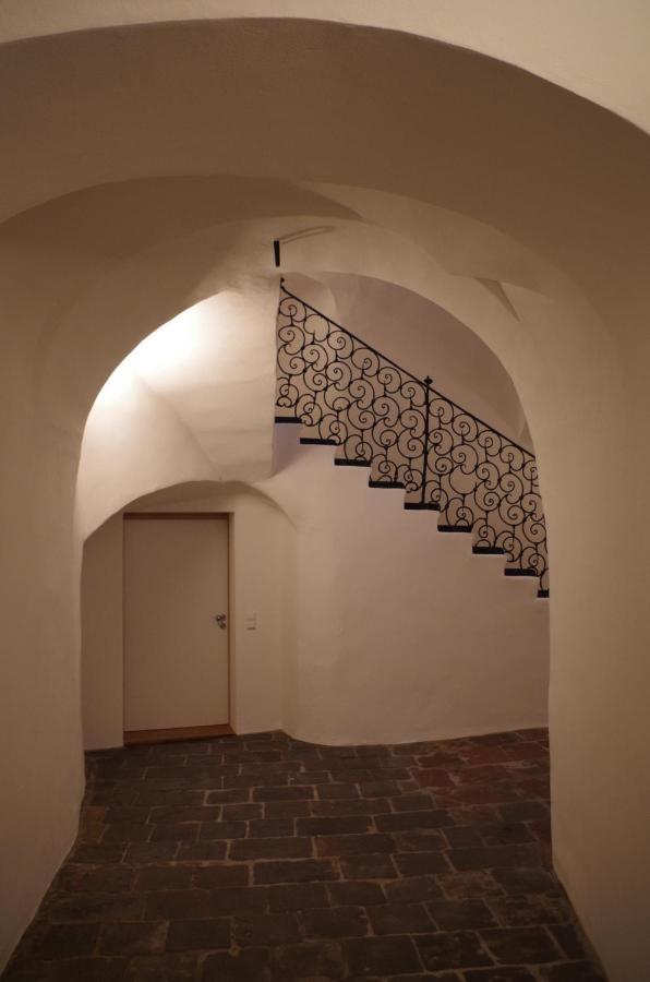 Hostel 24-7 *