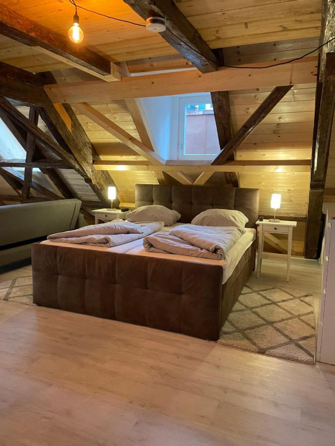 Hostel 24-7 *